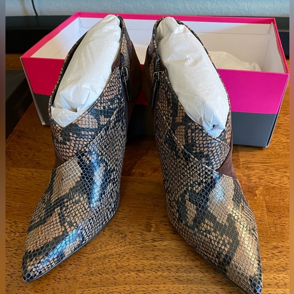 Vince Camuto Women's Sempren Ankle Boot, Size 7 - Picture 3 of 7